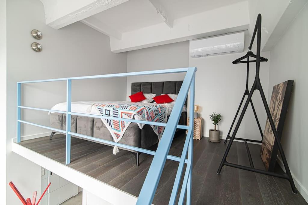 Brand-new & Stylish Loft In Hip District - Uptown Butas