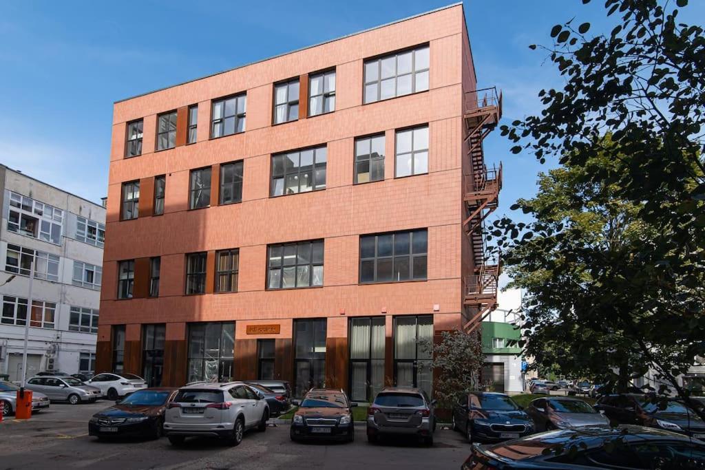 Brand-new & Stylish Loft In Hip District - Uptown Butas